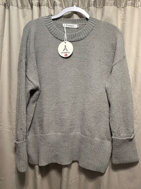 Arabess Cozy Crewneck Sweater in Light Gray